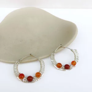 Boucles d’oreilles avec pierres rouges
