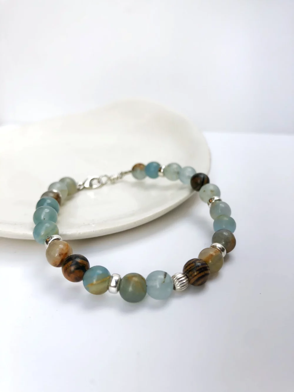 Bracelet avec petites perles de calcite bleue
