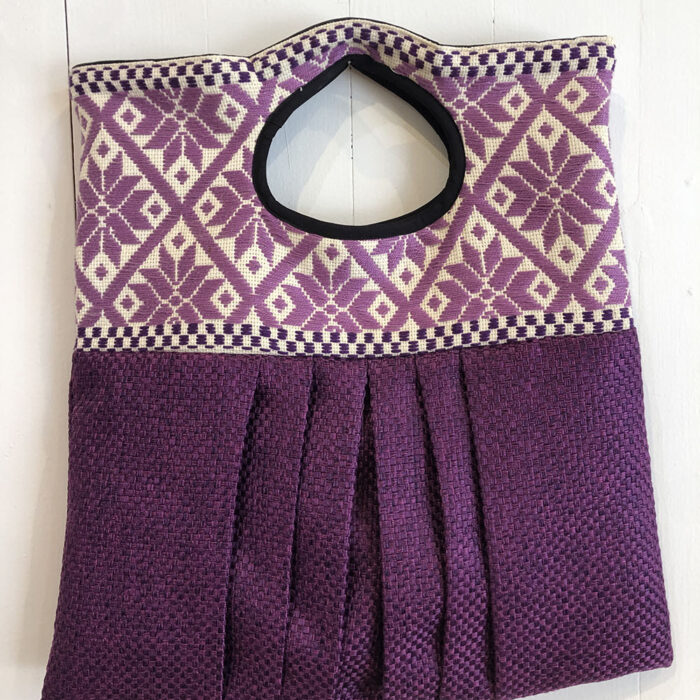 Sac à main brodé avec dessins indigènes