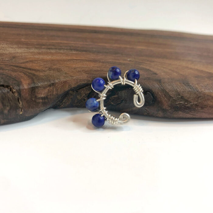 Faux piercing avec perles de lapis lazuli