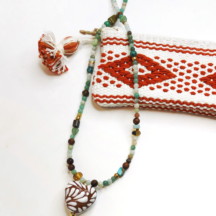 Collier avec un coeur en ceramique