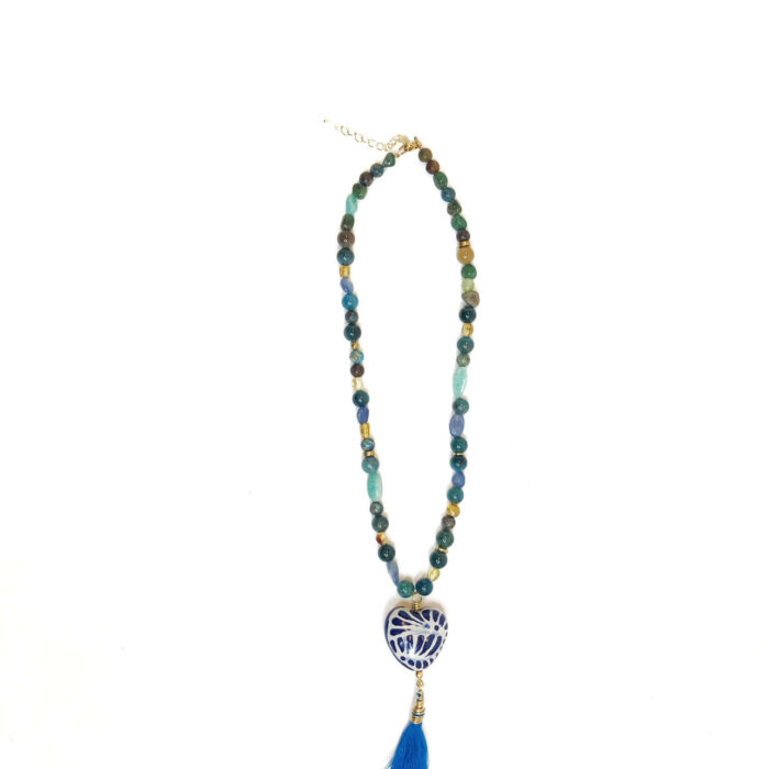 Collier avec un cœur en céramique