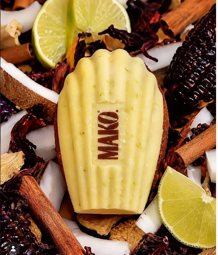 Madelaine Mako avec de la Chicha Morada