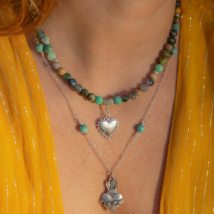 Collier avec un cœur en argent et pierres naturelles