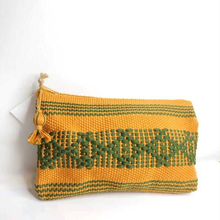 Pochette jaune avec des motifs géométriques